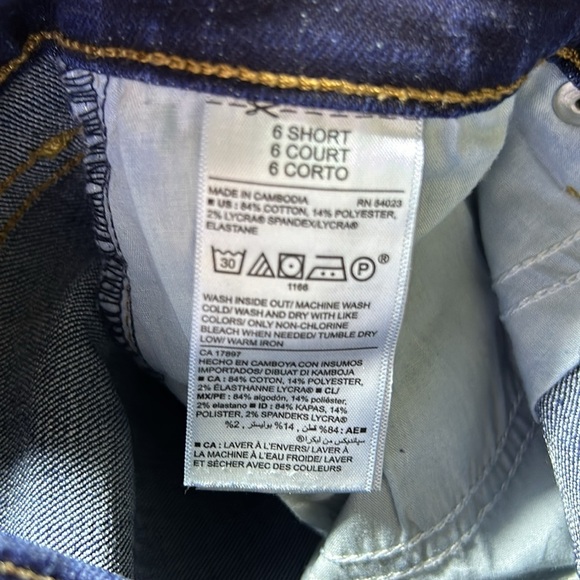 Old Navy Curvy Mid-Rise Women's Size 6 Short - Picture 4 of 4